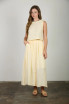 TEXTURED SLEEVELESS BACK BUTTON TOP