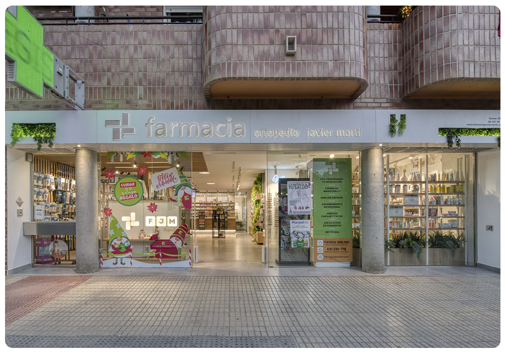 Exterior de la Farmacia Javier Martí en Paiporta