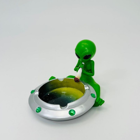 Ash Tray - Alien on Spaceship Ash Tray - Alien on Spaceship
