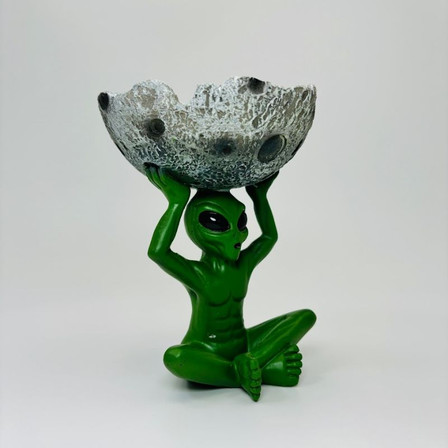 Alien Holding Moon - Ash Tray - 3181