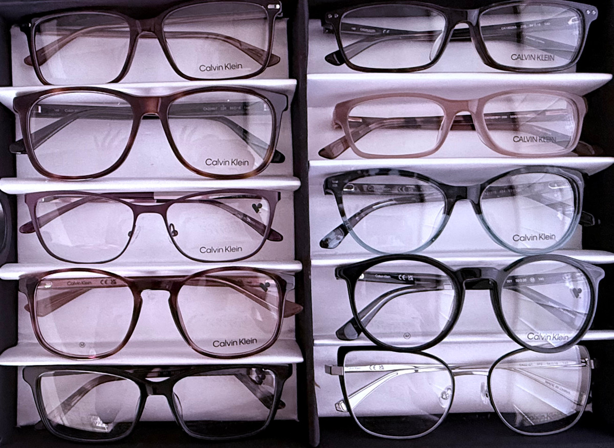 Ten Calvin Klein eyeglass frames from Kit #2 displayed in a tray, featuring rectangular and cat-eye silhouettes in tortoise, crystal and plum finishes. Ten Calvin Klein eyeglass frames from Kit #2 displayed in a tray, featuring rectangular and cat-eye silhouettes in tortoise, crystal and plum finishes.