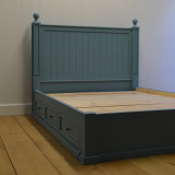 Beadboard Platform Bed with Drawers 