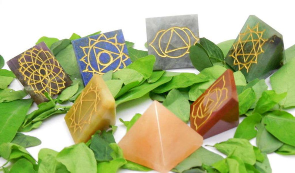 Set of 7 Chakra Pyramids Engraved Reiki Sign at base