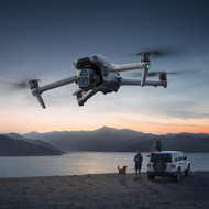 DJI Air 3S，雙鏡頭旗艦旅拍無人機盡顯日夜風光