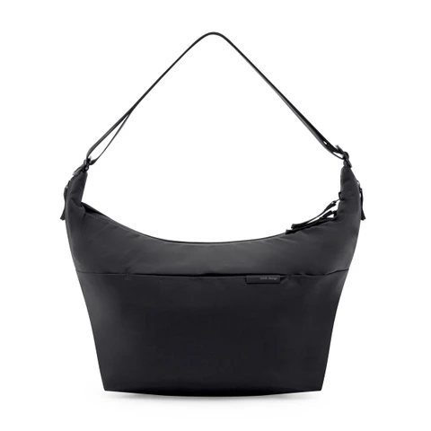 City Crescent 12L Black Front View | Peak Design official