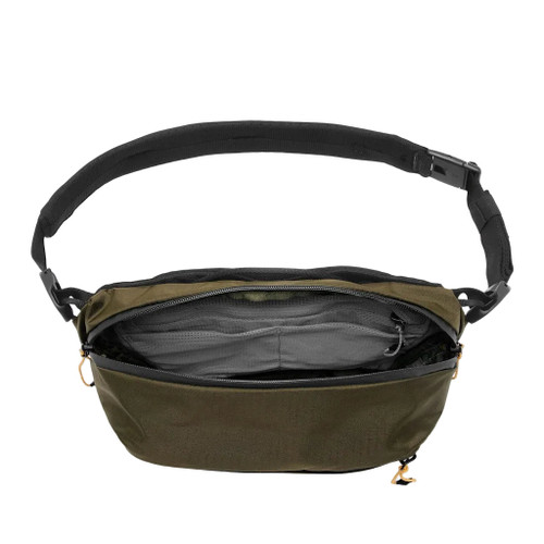 Peak Design Outdoor Sling 4L (Kelp) - Showing Inside pocket of Outdoor Sling 4L Kelp