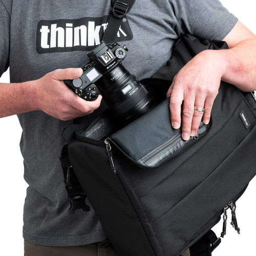 Think Tank Photo FocusPoint Rolltop 22L 攝影背囊 (Asphalt Black) official function image 7