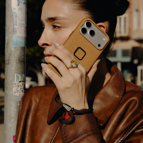 Peak Design Mobile Cuff Black - Lifestyle