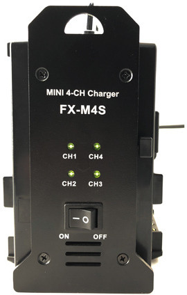 Fxlion FX-M4S 四路充電器正面及充電狀態指示燈