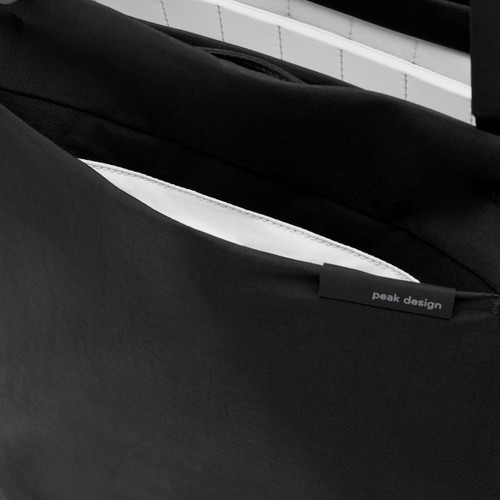 City Tote 15L Black magnetic pocket | Peak Design official