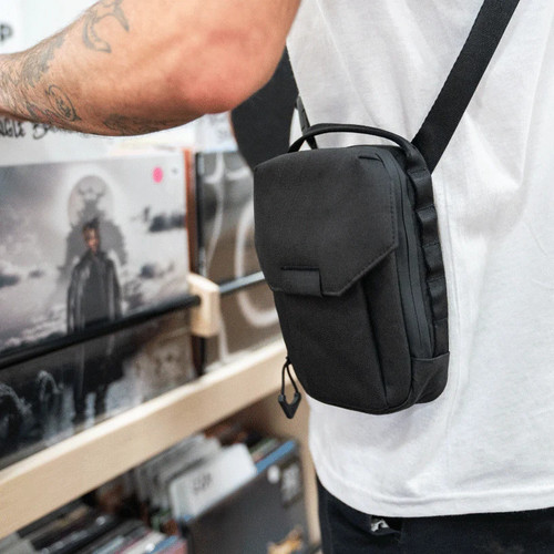 Wandrd X1 Crossbody Bag 斜背包 (Medium)