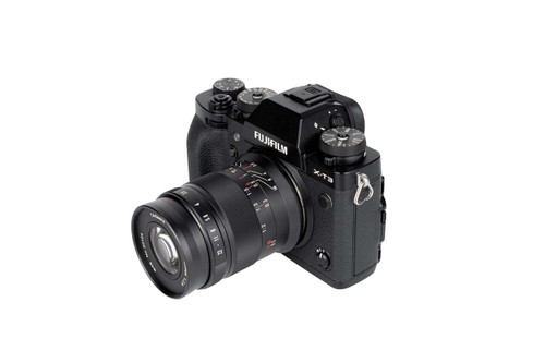 7artisans-60mm-f28-ii-official-mounted-fuji-angle