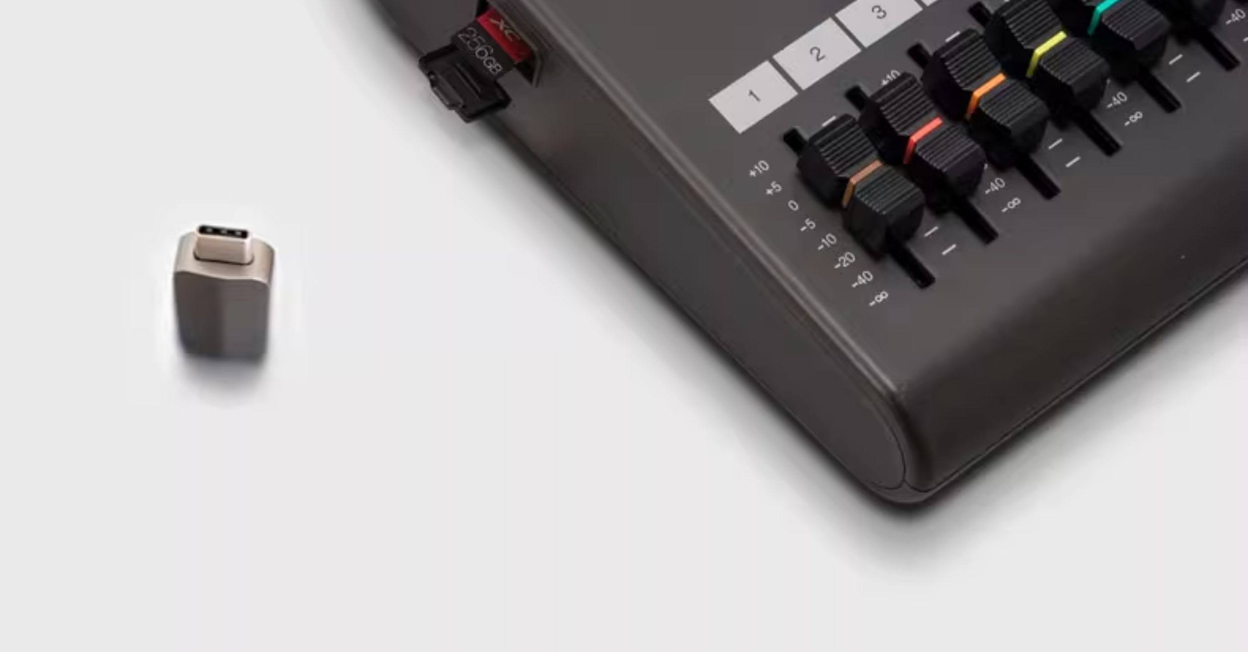 Zoom R12 MultiTrak Portable 8-Track Recorder 圖文描述 06
