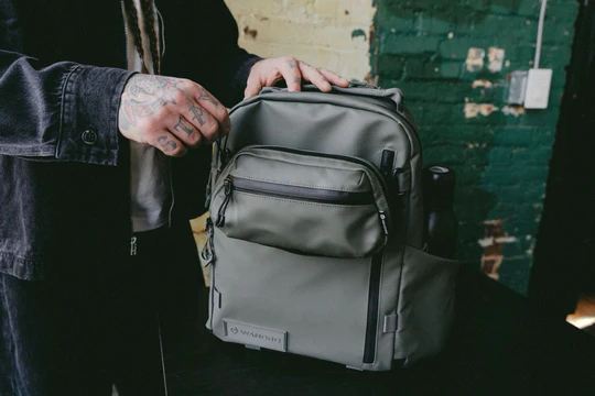 內建配件掛點：客製化攜帶配置