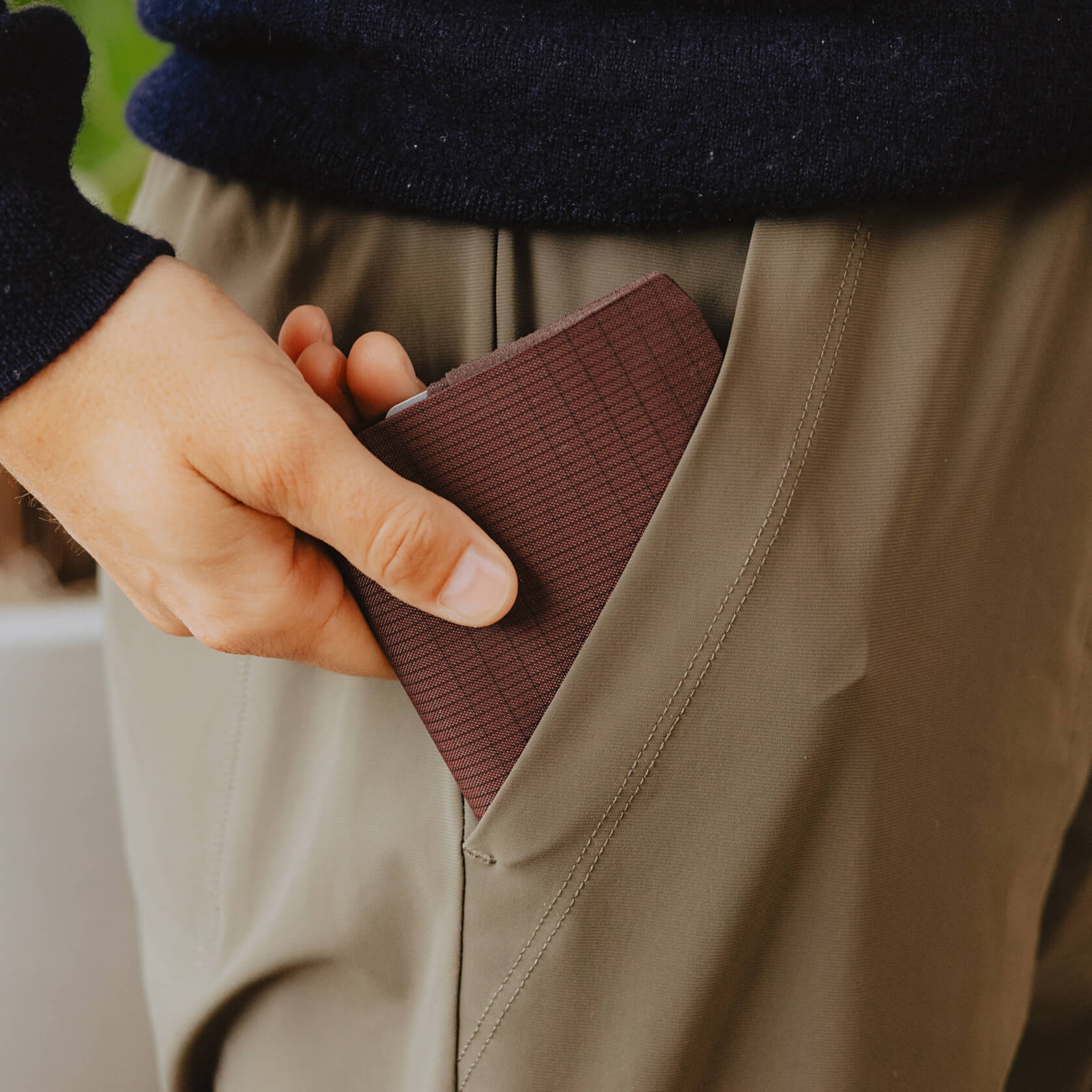 Peak Design Everyday Billfold Wallet Kelp Kelp 橄欖綠色調，配襯戶外裝備