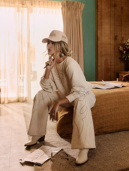 Lainey Wilson x Wrangler Sweatshirt