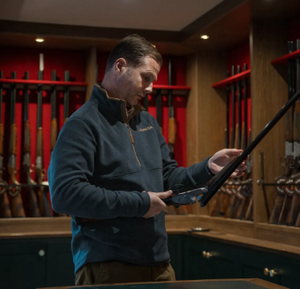 Harkila Sandhem 200 Fleece Pullover. Men's warm mid layer fleece in navy.