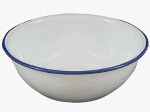 Highlander Enamel Vintage Camping Bowls in white Highlander Enamel Vintage Camping Bowls in white