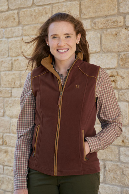 Harkila Lady Sandhem 200 Fleece Waistcoat in burgundy, features a wind-resistant lining.