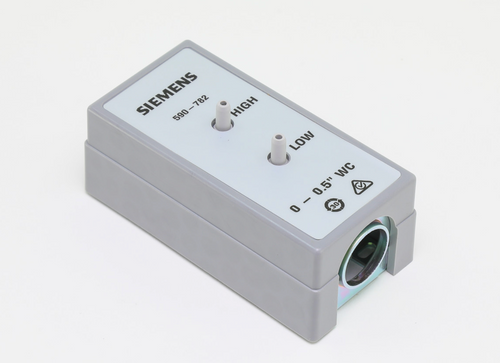 Siemens 590-782 : Air Differential Pressure Sensor, 0" to 0.5" Inch WC, 4-20mA Output, 0.4% Accuracy, Cover Included