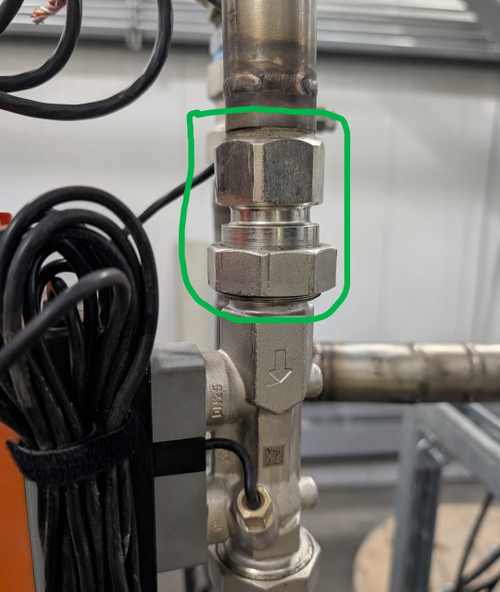 Belimo 25304-10050 : Pipe Connector Female ISO to FNPT for 2" EV VALVES