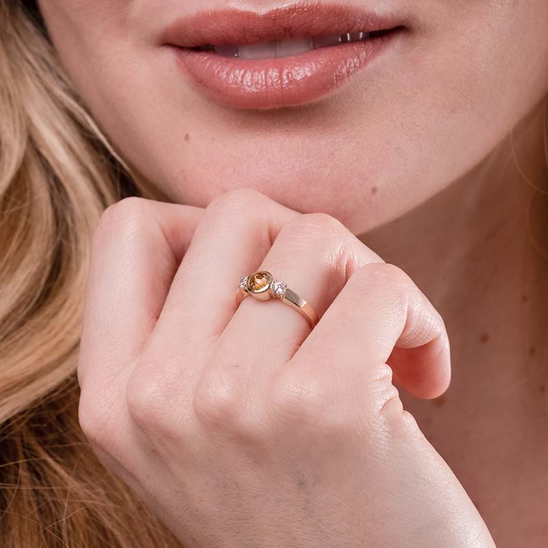 Glass vs Sealed Chamber Memorial Jewellery