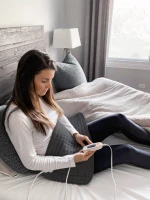 Close-up of Beurer heating pad fabric – breathable, skin-friendly material with OEKO-TEX certification