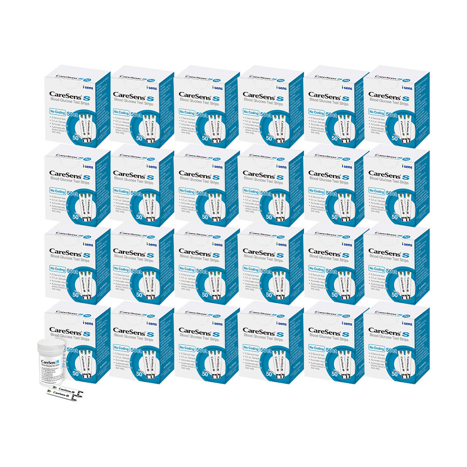 CareSens S Fit test strips vial being opened – wide operating range for real-world conditions