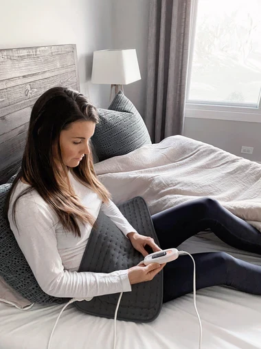 Close-up of Beurer heating pad fabric – breathable, skin-friendly material with OEKO-TEX certification