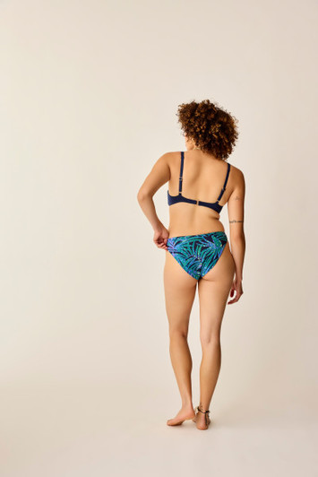 BLUE OASIS REVERSES TO JADE