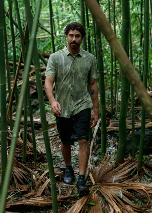 VISSLA SOLID SETS CAMO HYBRID ECO SHORT SLEEVE SHIRT