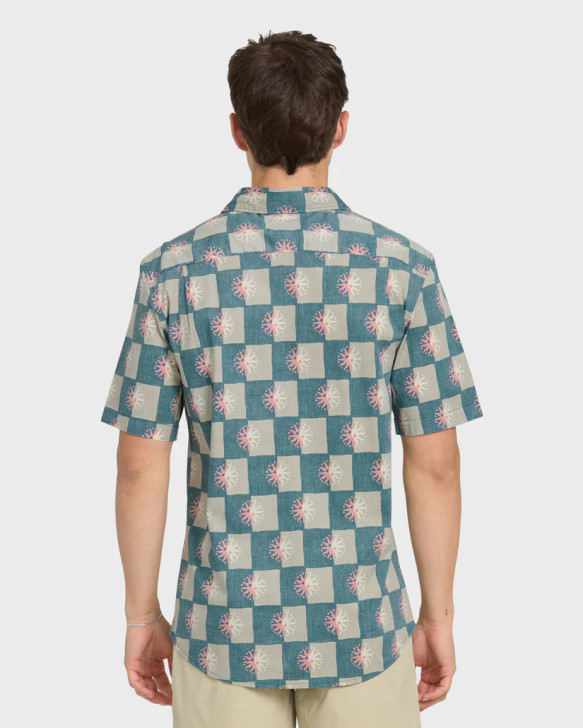 QUIKSILVER SUNDIAL CLASSIC STRETCH SHORT SLEEVE SHIRT