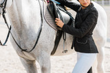 Full Seat Breeches vs. Knee Patch: A Detailed Comparison for Riders