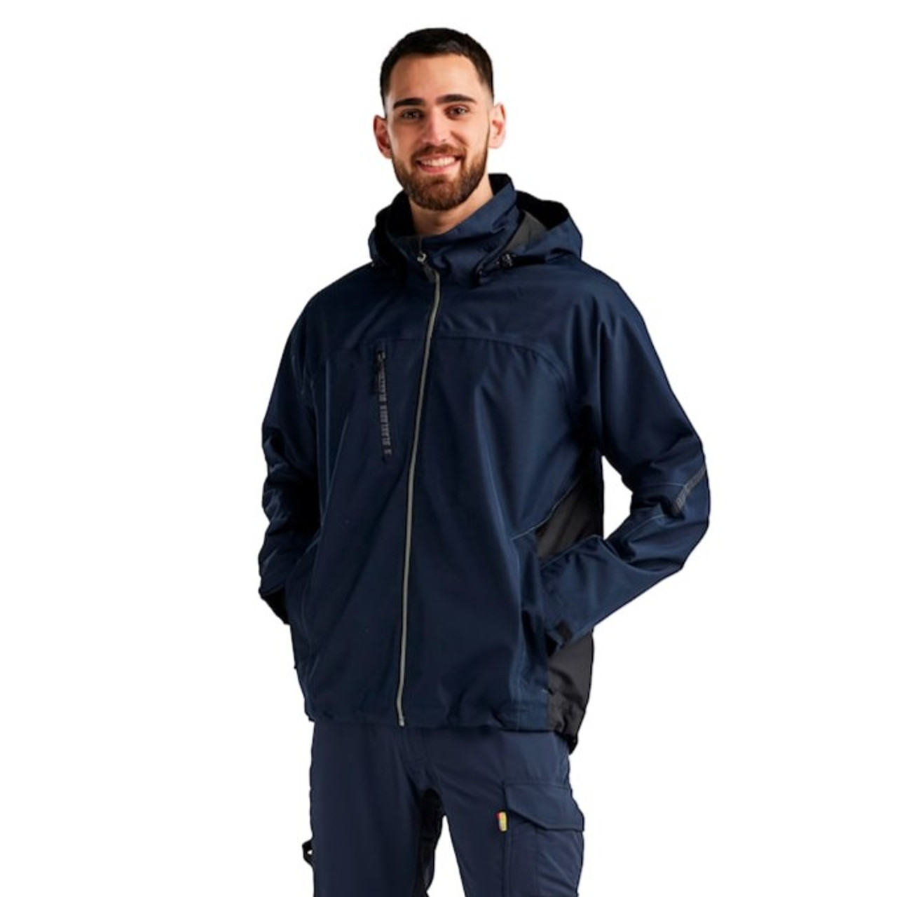 Stay comfortable on the job with the jacket from Blaklader designed with Waterproof and Windproof for active professionals.