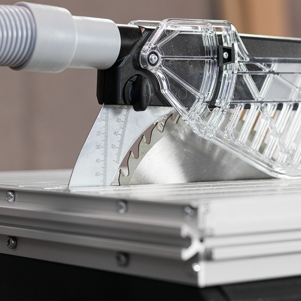 MAFELL ERIKA 60 table saw is perfect for professional woodworkers and DIY enthusiasts.
