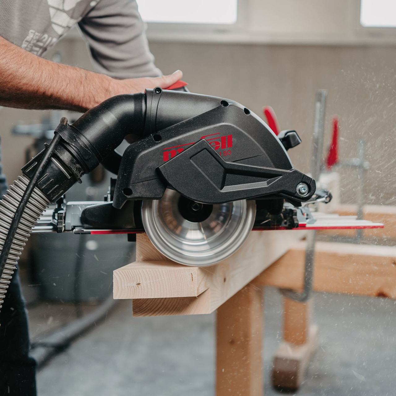 The MAFELL Groove Cutter NFU 50 features a rotatable 58 mm extraction nozzle for efficient chip removal