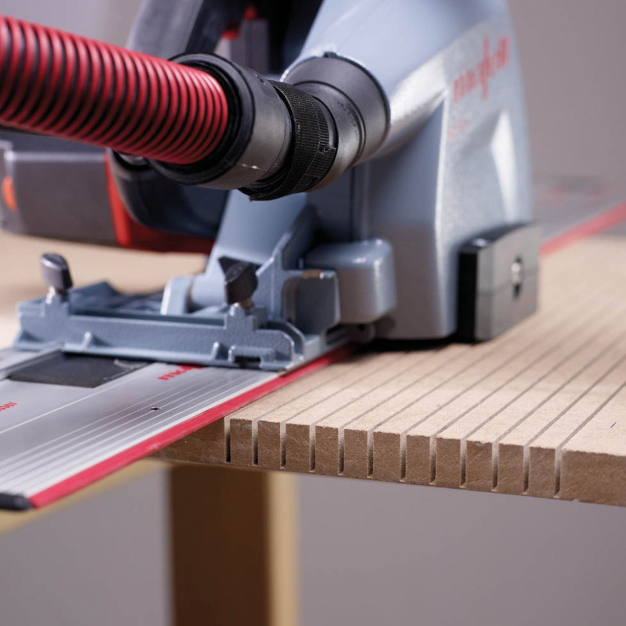 Discover the MAFELL MF 26 cc AF Multi Cutter, a lightweight (5 kg) tool with a cutting depth of 26 mm.