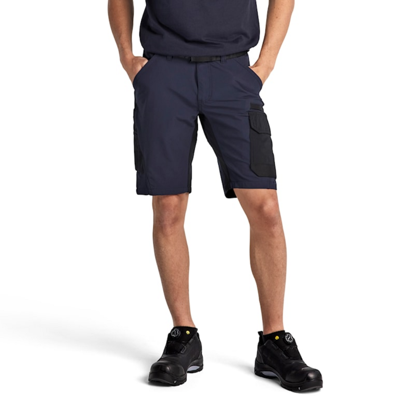 The work shorts have a narrower fit, and there are elastics in the waistband for even better comfort. The work shorts have a narrower fit, and there are elastics in the waistband for even better comfort.