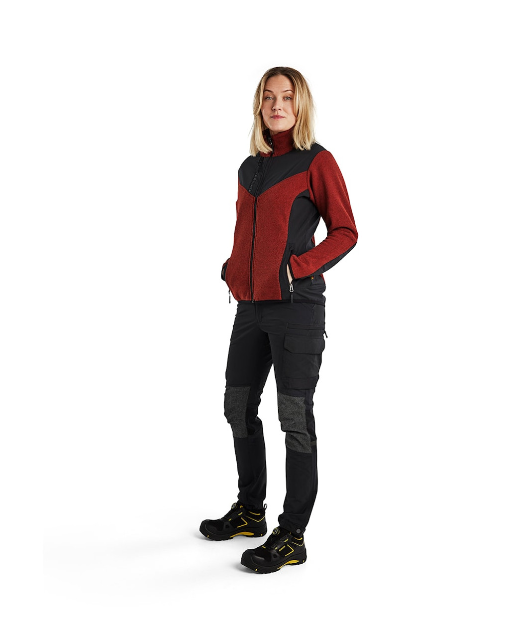 BLAKLADER Fleece Jacket 5943 Women's Red and Black Jacket Knitted with Full Zip in Polyester Fleece, reinforced with softshell material in the sleeves, shoulders, and back hem, this jacket ensures greater durability without compromising ventilation.