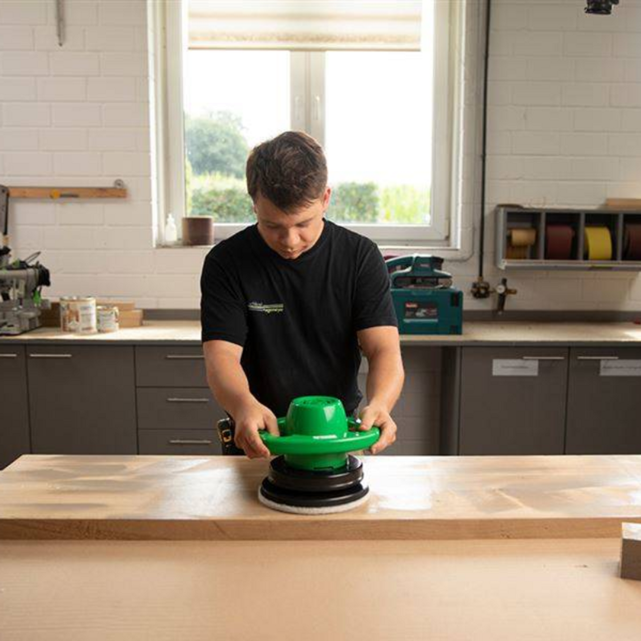 Cleaning and refreshing oiled wooden surfaces