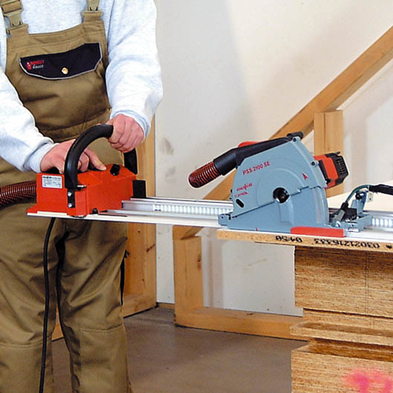 Discover the MAFELL PSS 3100 SE portable panel circular saw, featuring a self-driven design and integrated dust extraction for clean, precise cuts.