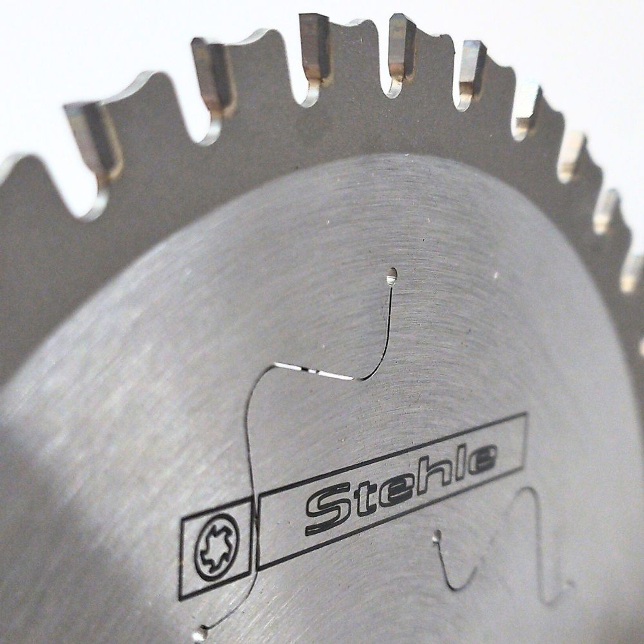 Upgrade your toolkit with the STEHLE circular saw blade model HKS UNISTEEL, perfect for Metals in 165mm diameter with a 15.88mm Bore.