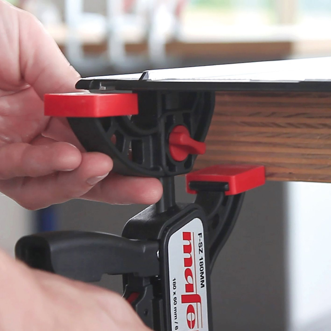 Achieve precise cuts with the MAFELL Guide Rail F80.