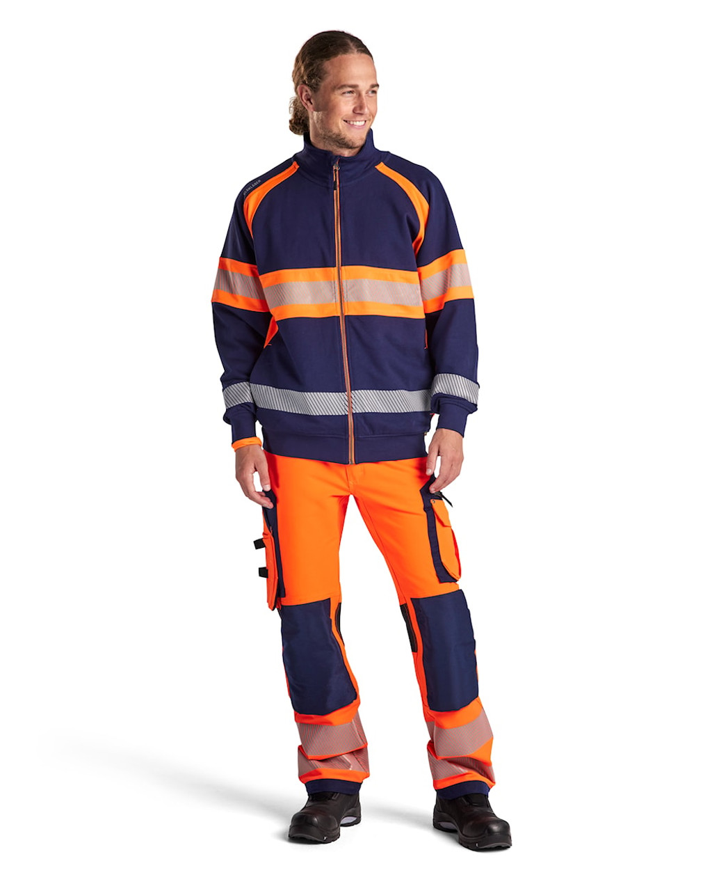 The Blaklader Workwear sweater in Navy Blue is a stylish choice for work and leisure.