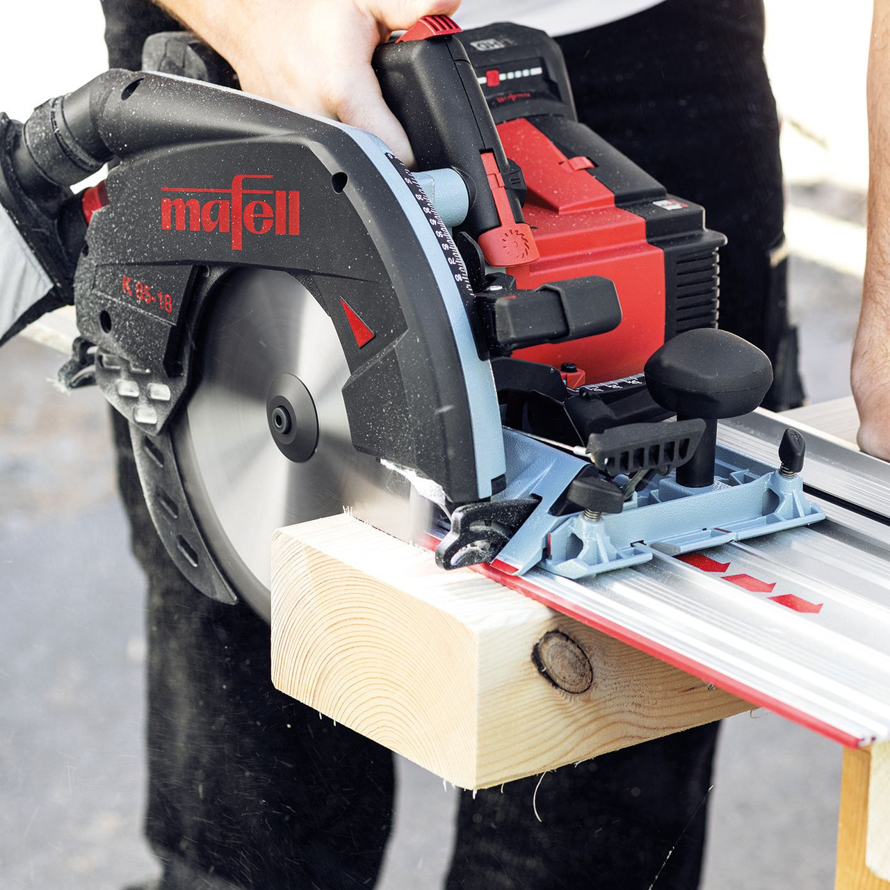 The MAFELL K 85 circular saw suitable for a range of materials, including solid wood and insulation materials.