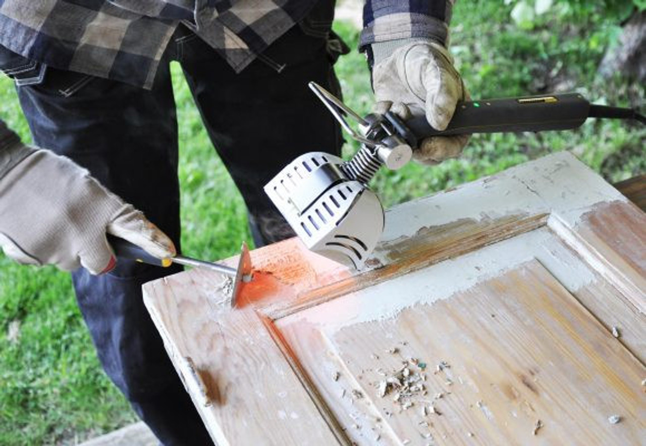 The Speedheater board scraper also features an ergonomic handle that makes the job even easier without damaging the wood