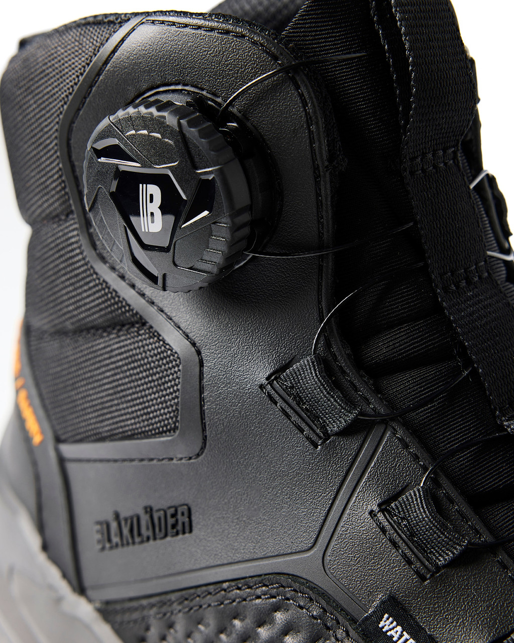 Anatomically designed insole made of a soft and shock-absorbing ETPU material, which in combination with the moisture absorbing textile.