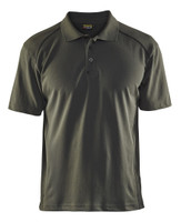 The BLAKLADER 3326 Green  Pique Polo Shirt is designed for comfort and functionality, making it an ideal choice for work and outdoor activities.