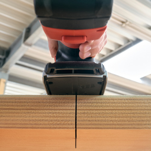 The MAFELL PS 2-18 Cordless 18 V Jigsaw with MAX3 Systainer is a high-performance tool designed for precision, power, and comfort.