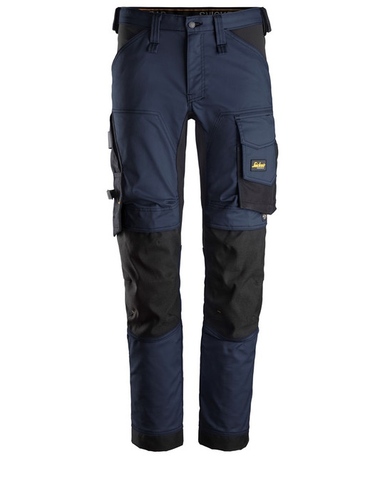 The Snickers trousers model 6341 in Navy Blue are perfect for heavy-duty work.